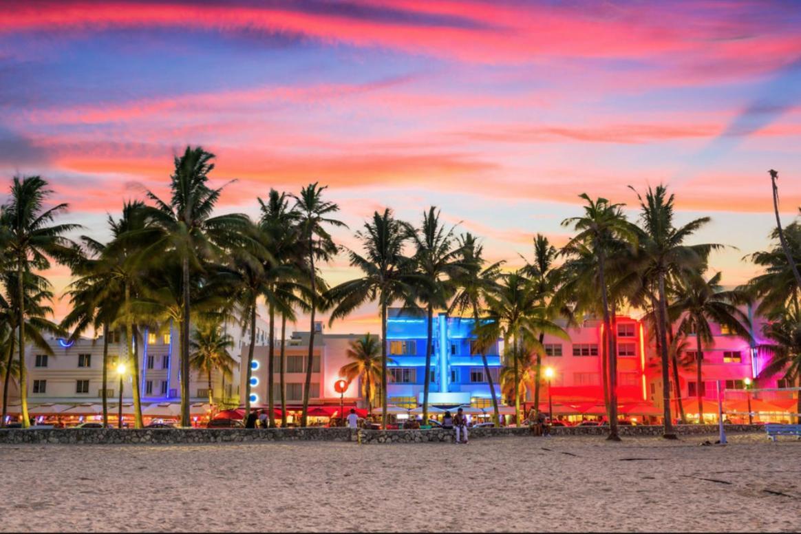 Snug Minimalist Full Bed With 50 Inch Smart Tv, Netflix, Airplay, Mini-Fridge, And 500 Mbps Wifi Near Fiu, Dolphin Mall, Airport Miami Bagian luar foto